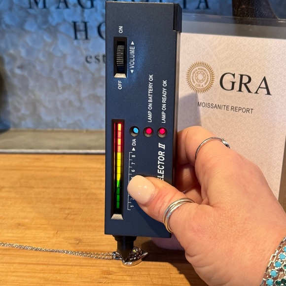 Over 1 ctw Moissanite heart rose two tone necklace - Picture 4 of 9